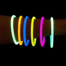 Cargar imagen en el visor de la galería, 100 Glow Stick Bracelets Glow Sticks Supreme Black Fox