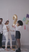 Cargar y reproducir el video en el visor de la galería, Globos gigantes con números dorados de 40 pulgadas y números grandes de aluminio de 40 pulgadas para cumpleaños y aniversario