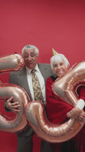 Cargar y reproducir el video en el visor de la galería, Globos gigantes con números de oro rosa de 40 pulgadas - Globos gigantes con números grandes de aluminio de 40 pulgadas para cumpleaños y aniversario
