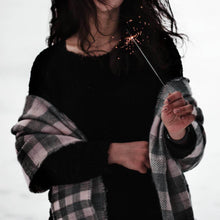 Загрузить изображение в средство просмотра галереи, 10&quot; Gold Sparklers (Medium) - 96 Pack Metal Wire Sparkler Sticks Sparkler Supreme Black Fox 
